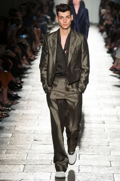 Look 30